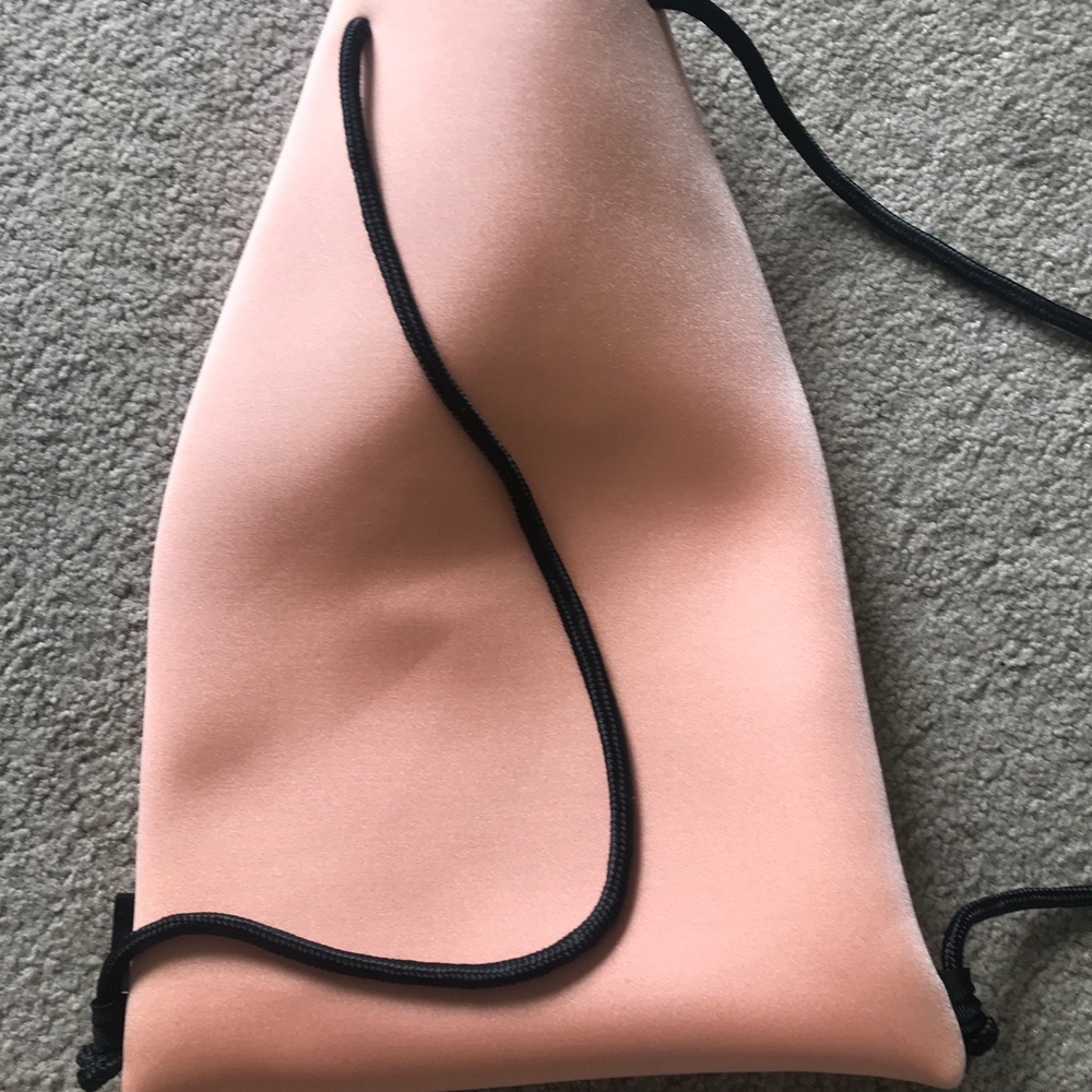 Triangl Drawstring - Picture 2 of 4